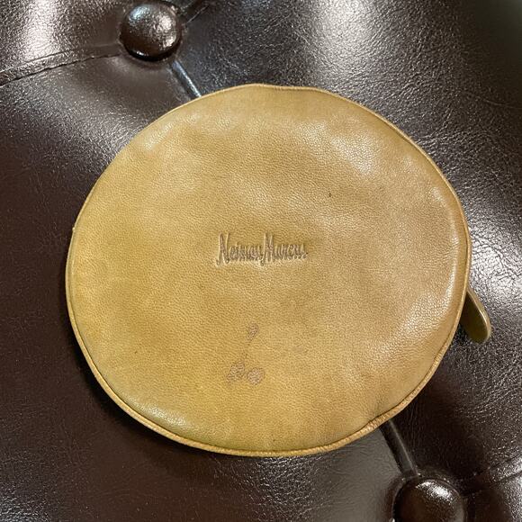 Vintage Neiman Marcus leather round change purse - Picture 1 of 3
